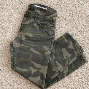 Zara Camoflauge Jeans Size 6.